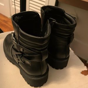 Black boots with chain, barely worn